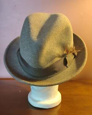 Vintage Dobbs Fifth Ave NY Fedora With Feathered Band Trim Size 7 Made In Canada